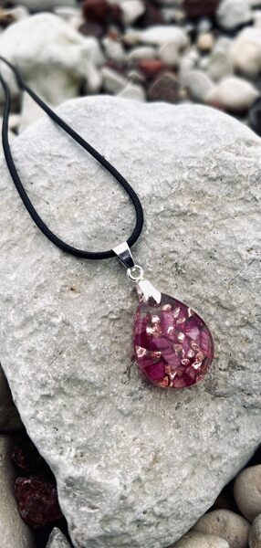 Lāsītes Kulons “Rozā Peonija ar akmentiņiem”