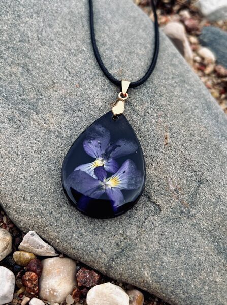 Lielais lāsītes kulons "Zilās Atraitnītes"